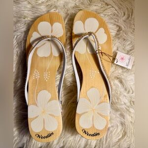 Vintage Woodies Wooden Thong White Floral Sandals - Size 9